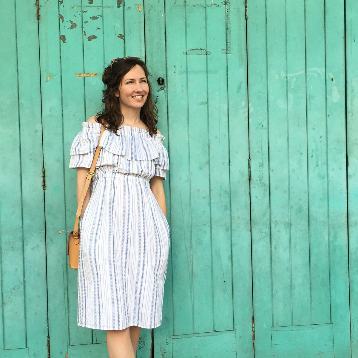 Swahlee creates a handmade capsule wardrobe of clothing essentials made in India using sustainable production and natural fabrics. 