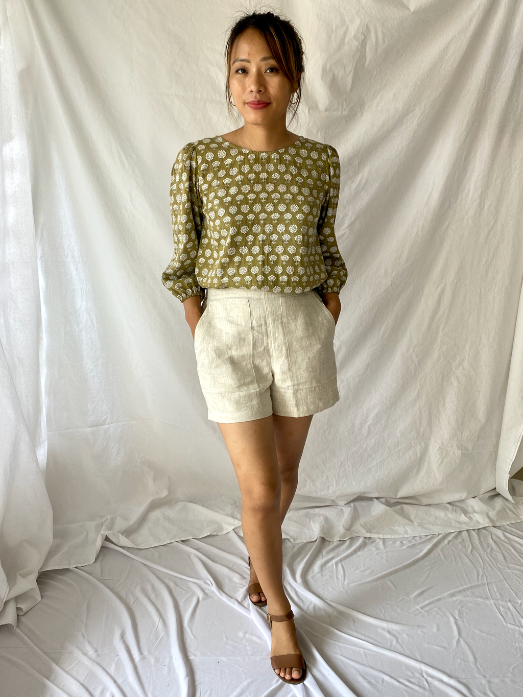 The Indi Shorts in Linen