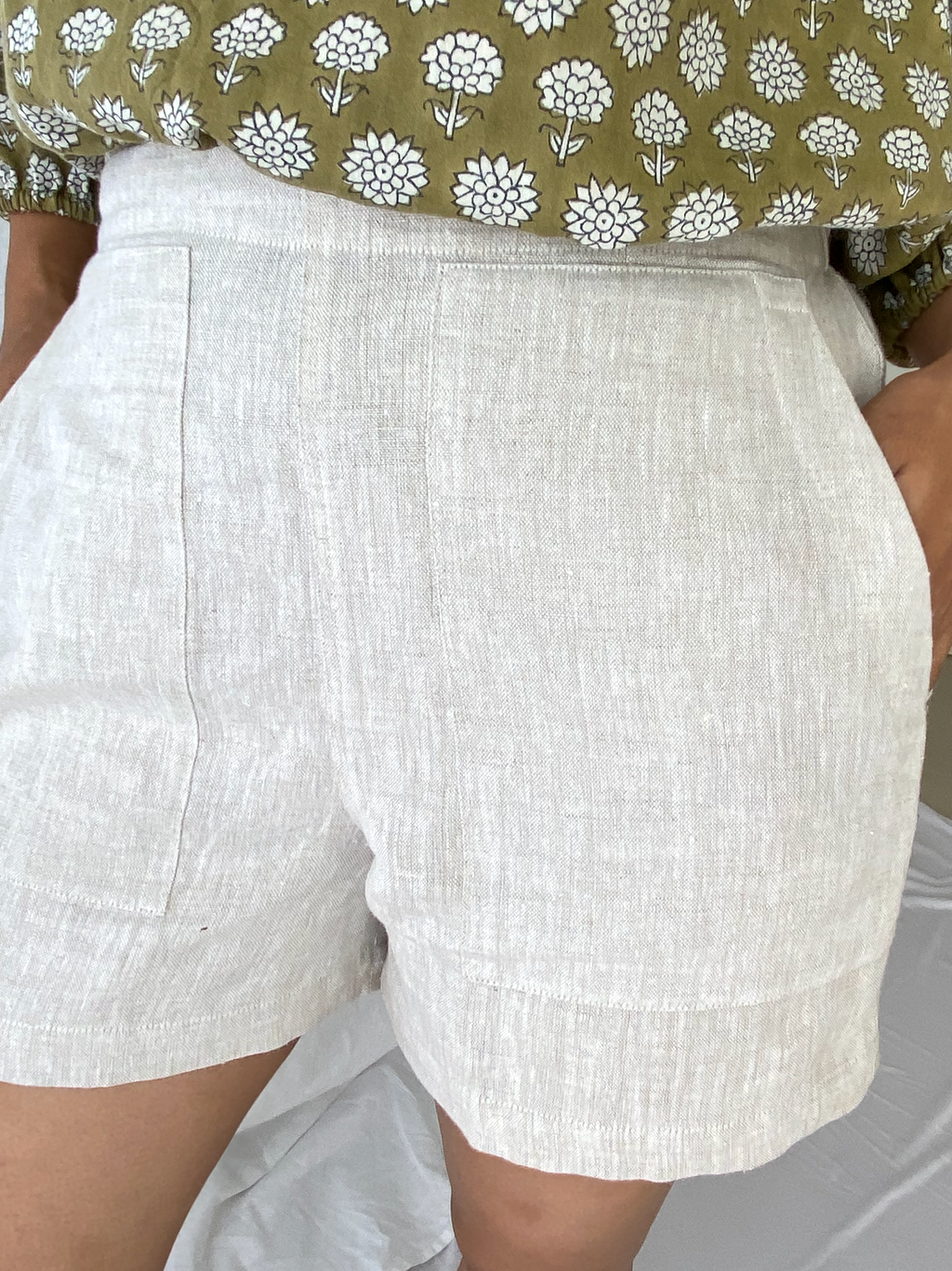 The Indi Shorts in Linen