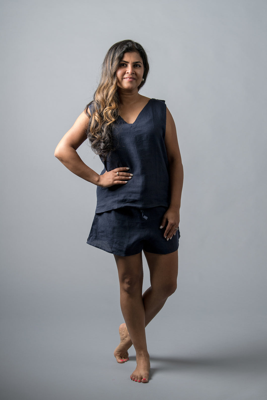 Swahlee creates a handmade capsule wardrobe of clothing essentials made in India using sustainable production and natural fabrics.