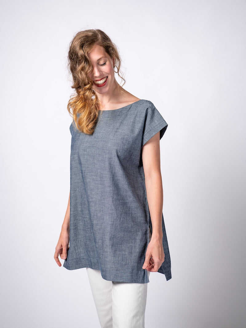 Swahlee creates a handmade capsule wardrobe of clothing essentials made in India using sustainable production and natural fabrics. The Kaftan Tunic in Chambray. 
