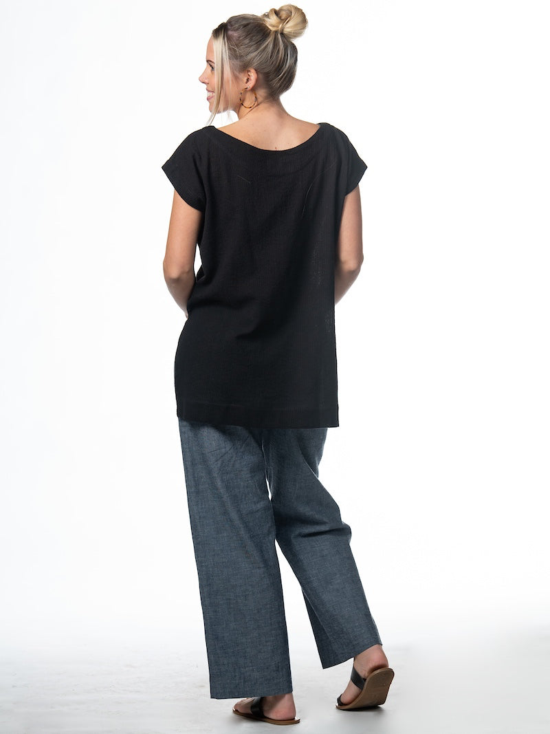 Swahlee creates a handmade capsule wardrobe of clothing essentials made in India using sustainable production and natural fabrics. The Kaftan Tunic in Sheer Striped Black