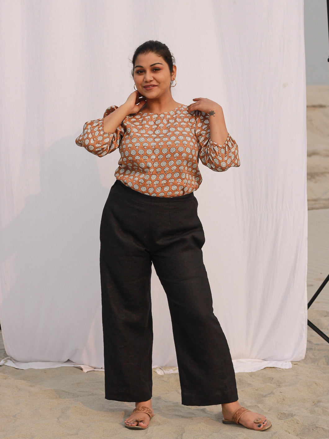 The Cropped Linen Trousers