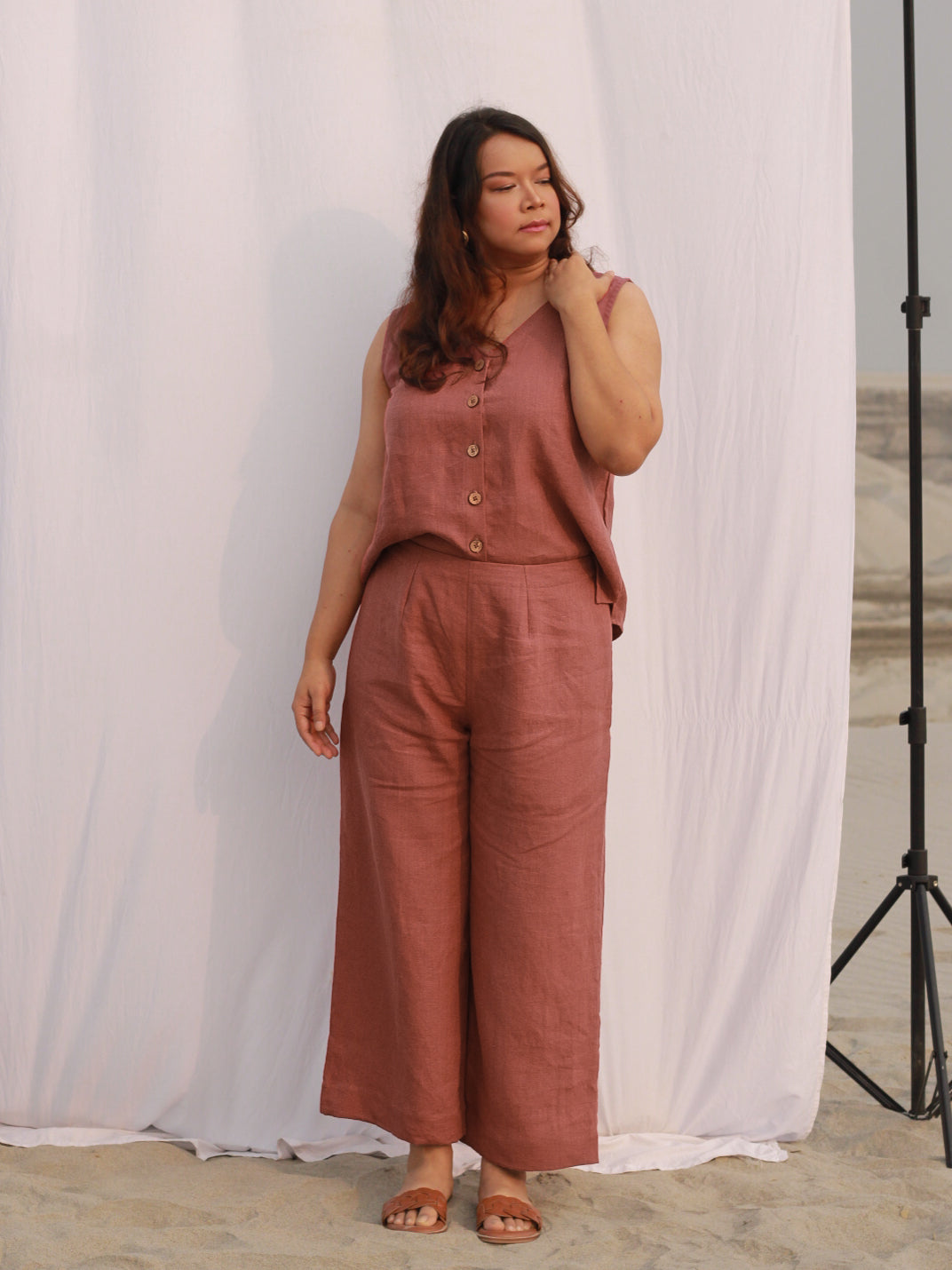 The Cropped Linen Trousers in Marsala